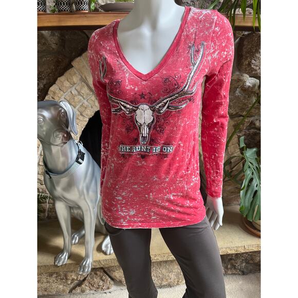Cowgirl Hardware Hunters V-Neck Red Long Sleeve Shirt Women's Size Medium - Picture 1 of 7